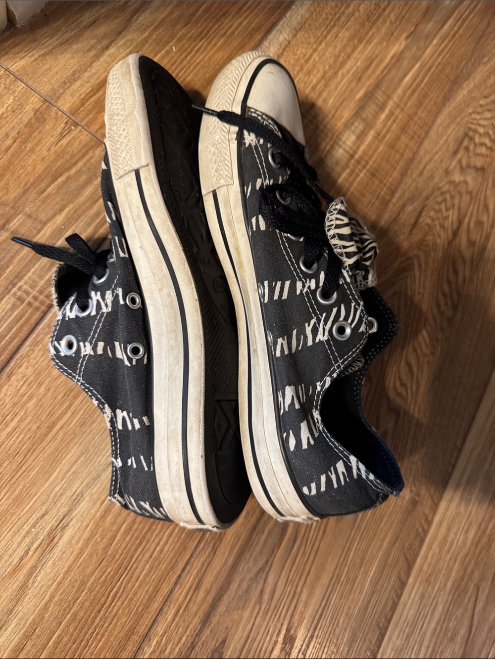Converse Black Sneakers with White Zebra Accent - Picture 5 of 6